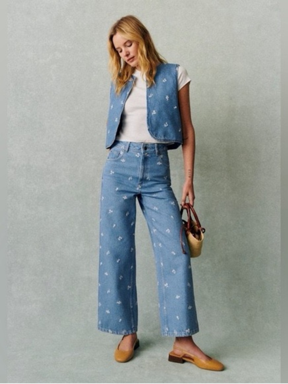 Sezane Le Crop Blue with White Embroidery Jeans